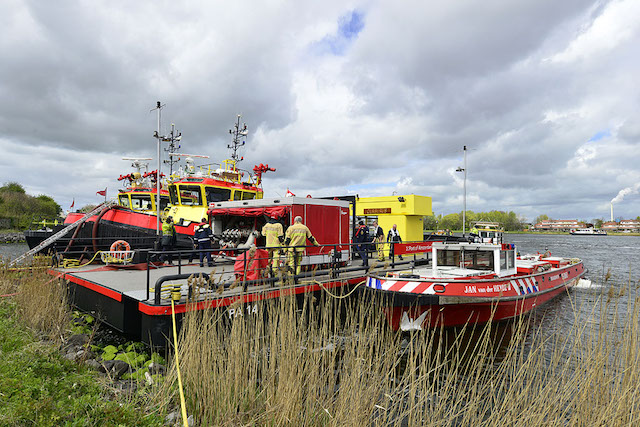 2017/83/20170422-13u55 GB 034 Zeer grote brand Westhavenweg ASD.jpg